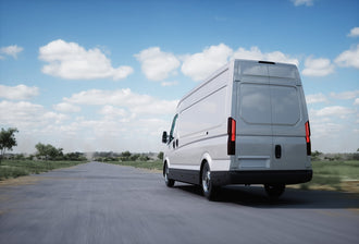 veicolo-commerciale-percorre-strada